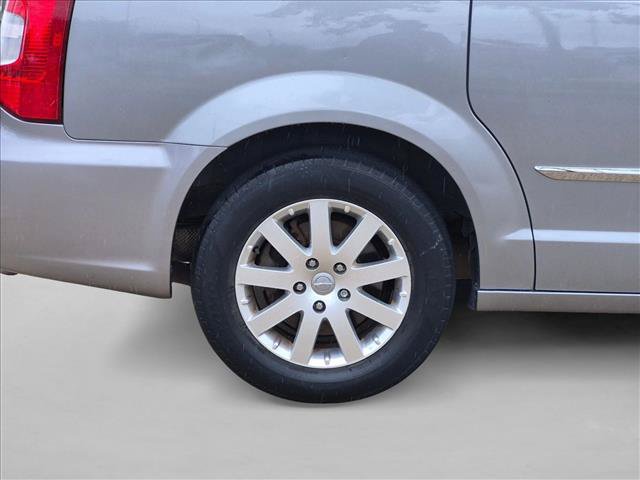 Used 2014 Chrysler Town & Country Touring FWD image 6
