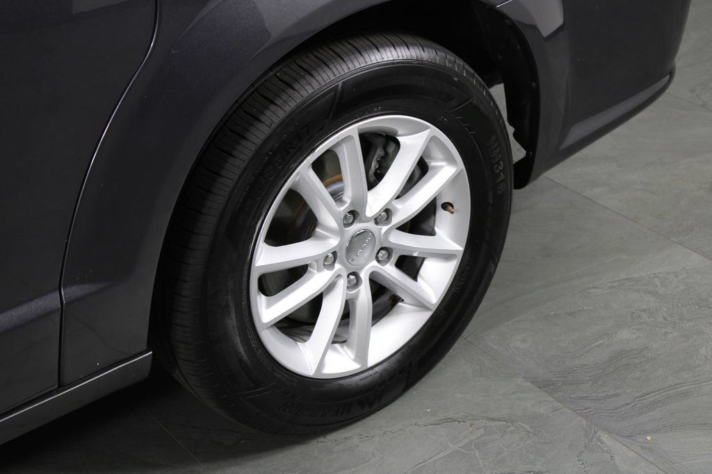 Used 2020 Dodge Grand Caravan SE FWD image 12