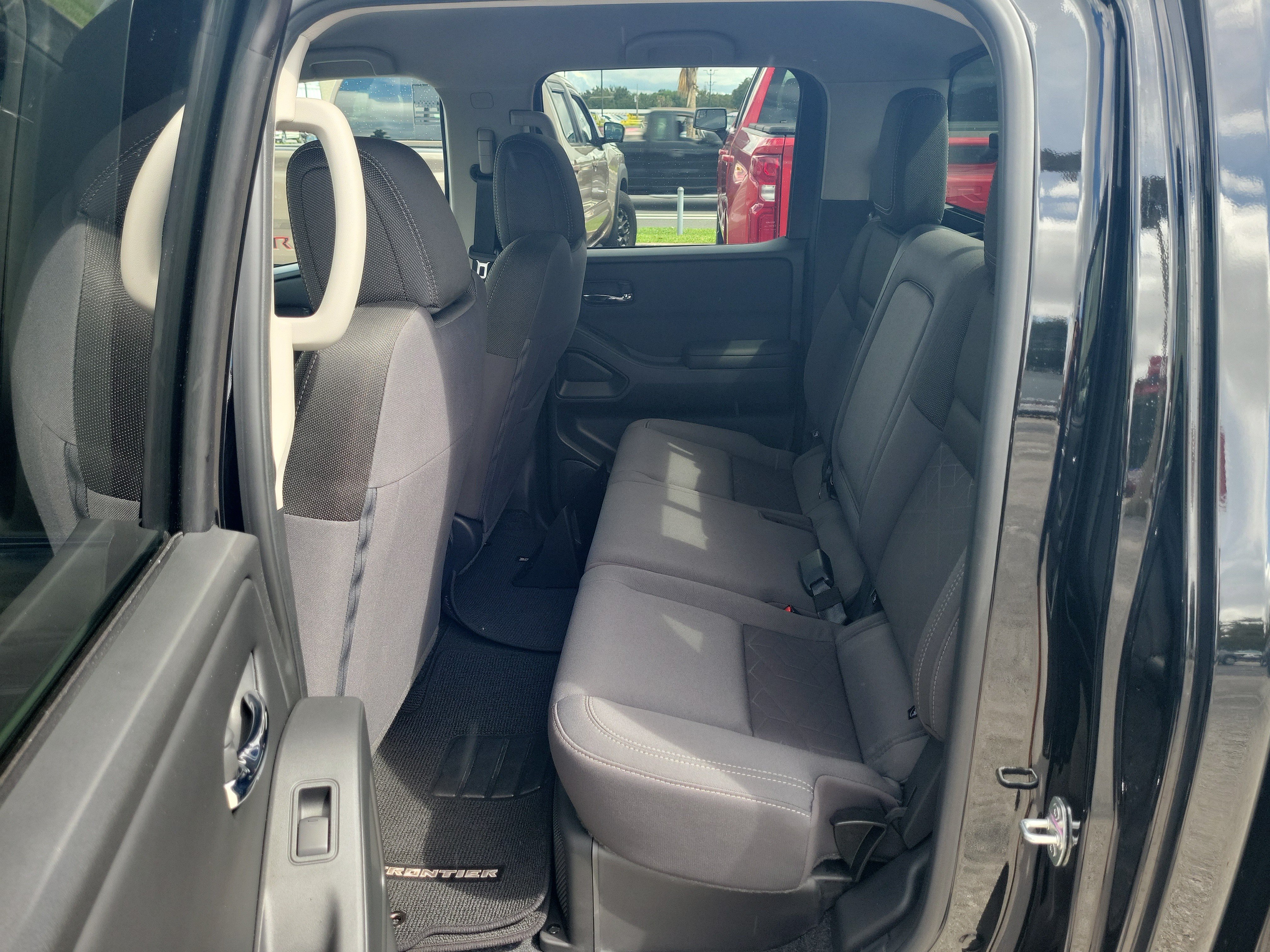 Certified 2025 Nissan Frontier SV w/ SV Convenience Package RWD image 14