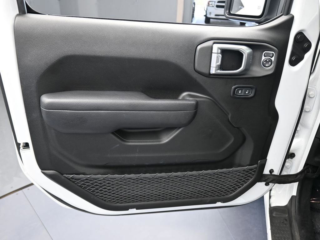 Used 2024 Jeep Gladiator Willys image 12