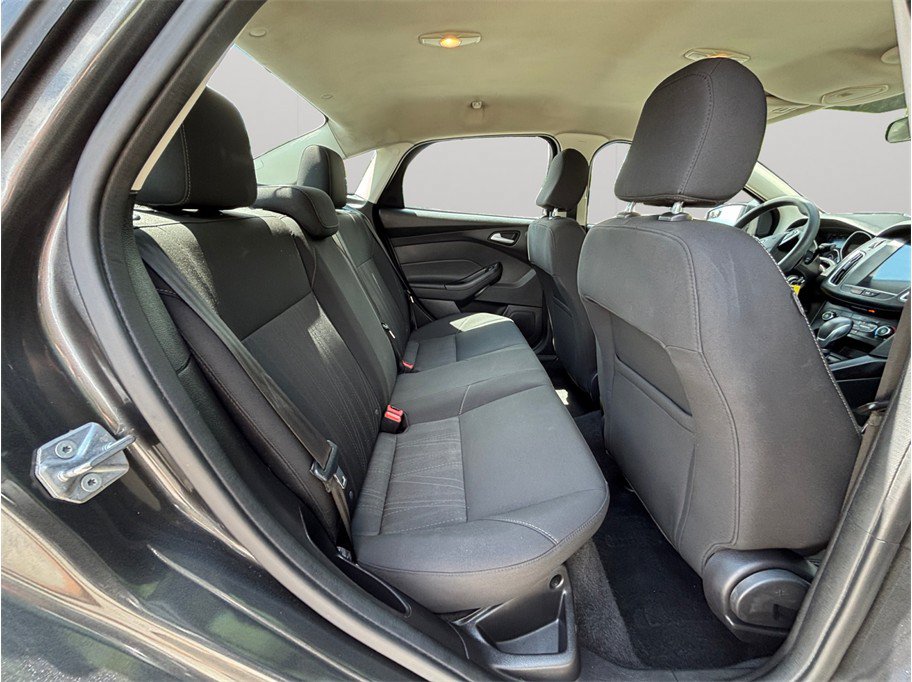 Used 2017 Ford Focus SE FWD image 29