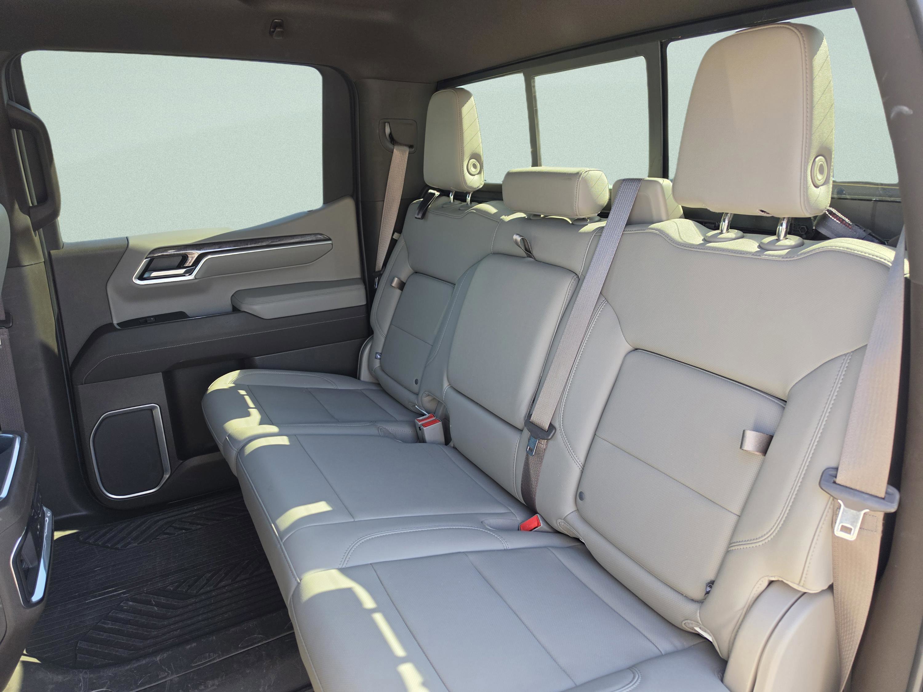 Used 2022 Chevrolet Silverado 1500 LTZ AWD/4WD image 19