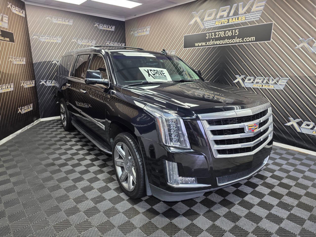 Used 2018 Cadillac Escalade ESV Luxury AWD/4WD image 7