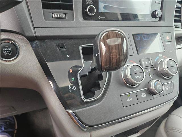 Used 2018 Toyota Sienna XLE FWD image 19
