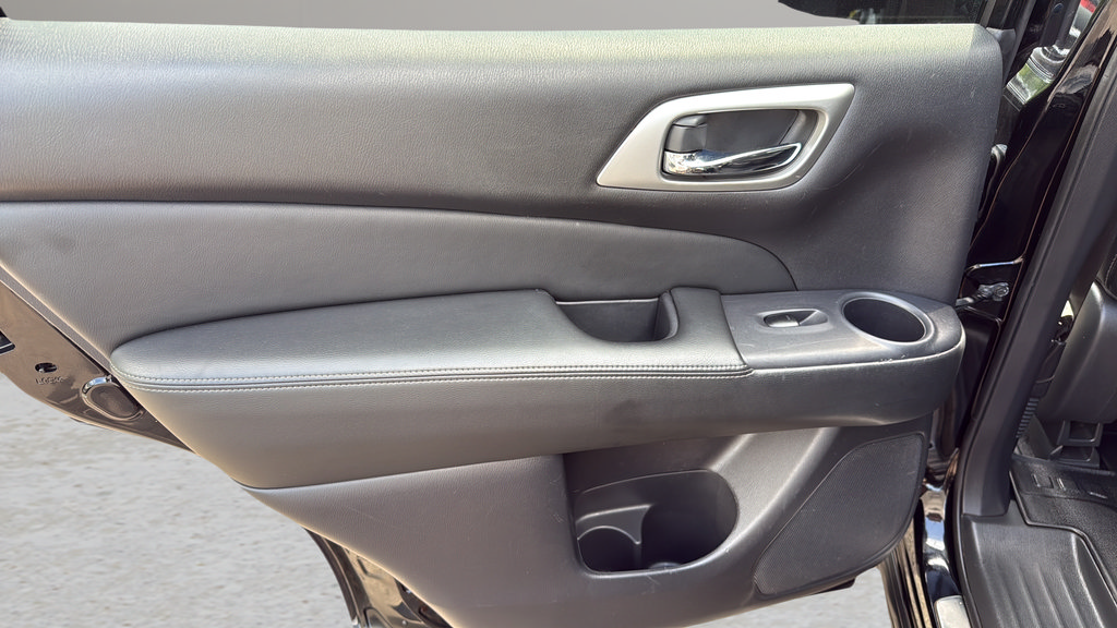 Used 2017 Nissan Pathfinder Platinum AWD/4WD image 14