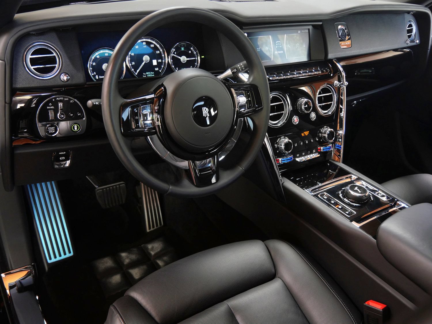 Certified 2022 Rolls-Royce Cullinan AWD/4WD image 25