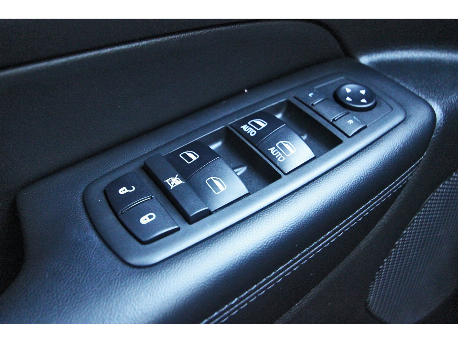 Used 2018 Jeep Grand Cherokee Altitude RWD image 23