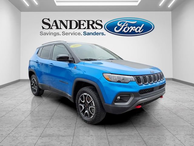 Used 2025 Jeep Compass Trailhawk w/ Trailhawk Elite Group image 1
