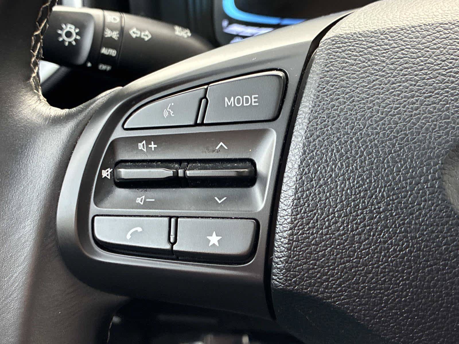 Used 2025 Hyundai Venue SEL FWD image 31