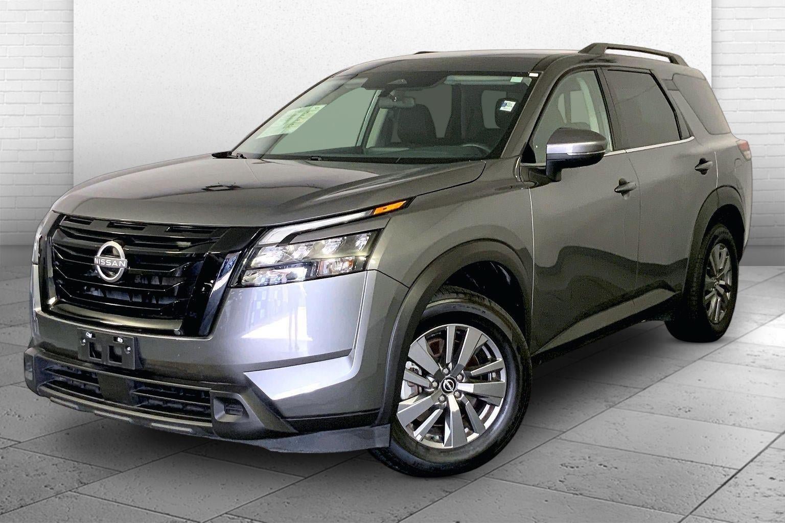 Used 2025 Nissan Pathfinder SV AWD/4WD image 3