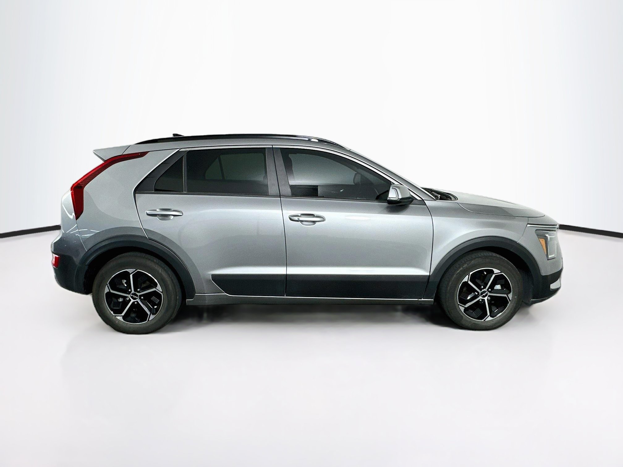 Used 2023 Kia Niro EX FWD image 10