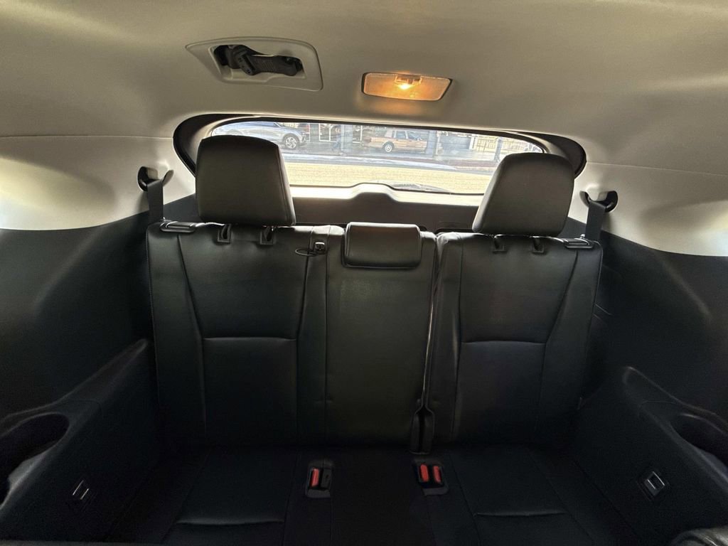 Used 2022 Toyota Highlander Platinum image 18