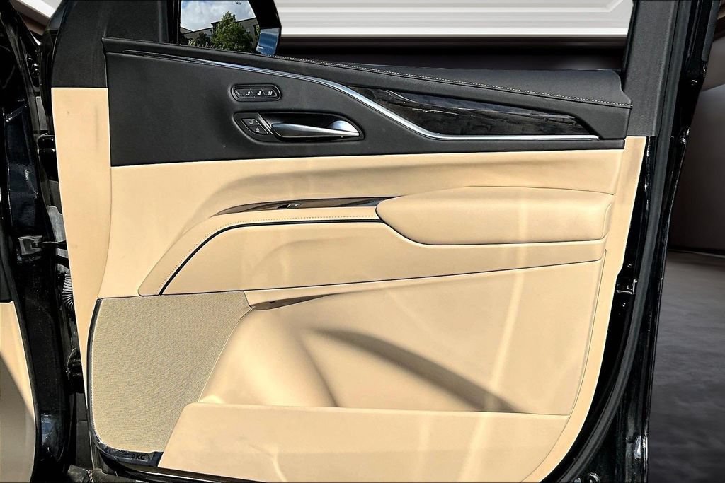 Used 2023 Cadillac Escalade Premium Luxury w/ LPO, Floor Liner Package AWD/4WD image 29