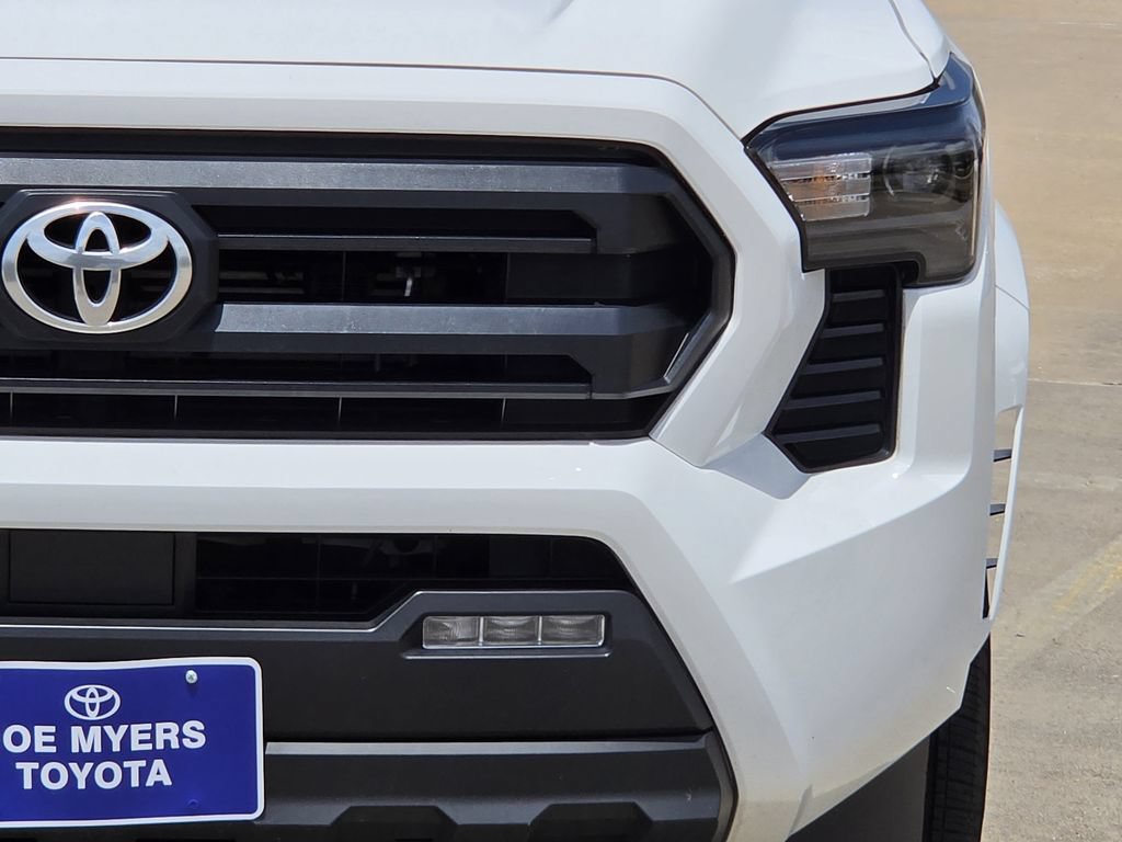 Used 2025 Toyota Tacoma SR5 AWD/4WD image 4
