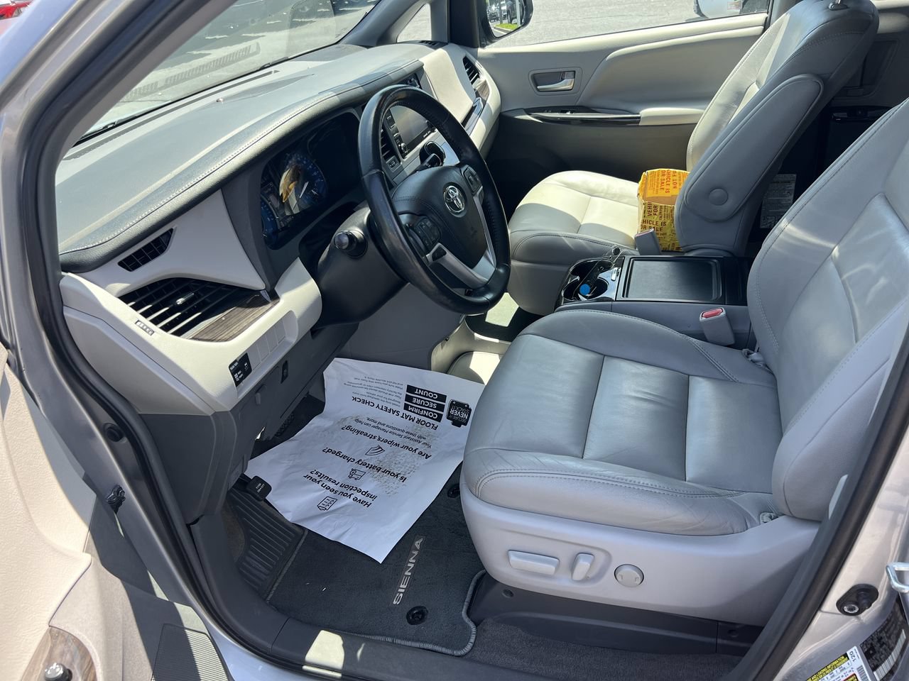 Used 2018 Toyota Sienna XLE FWD image 16