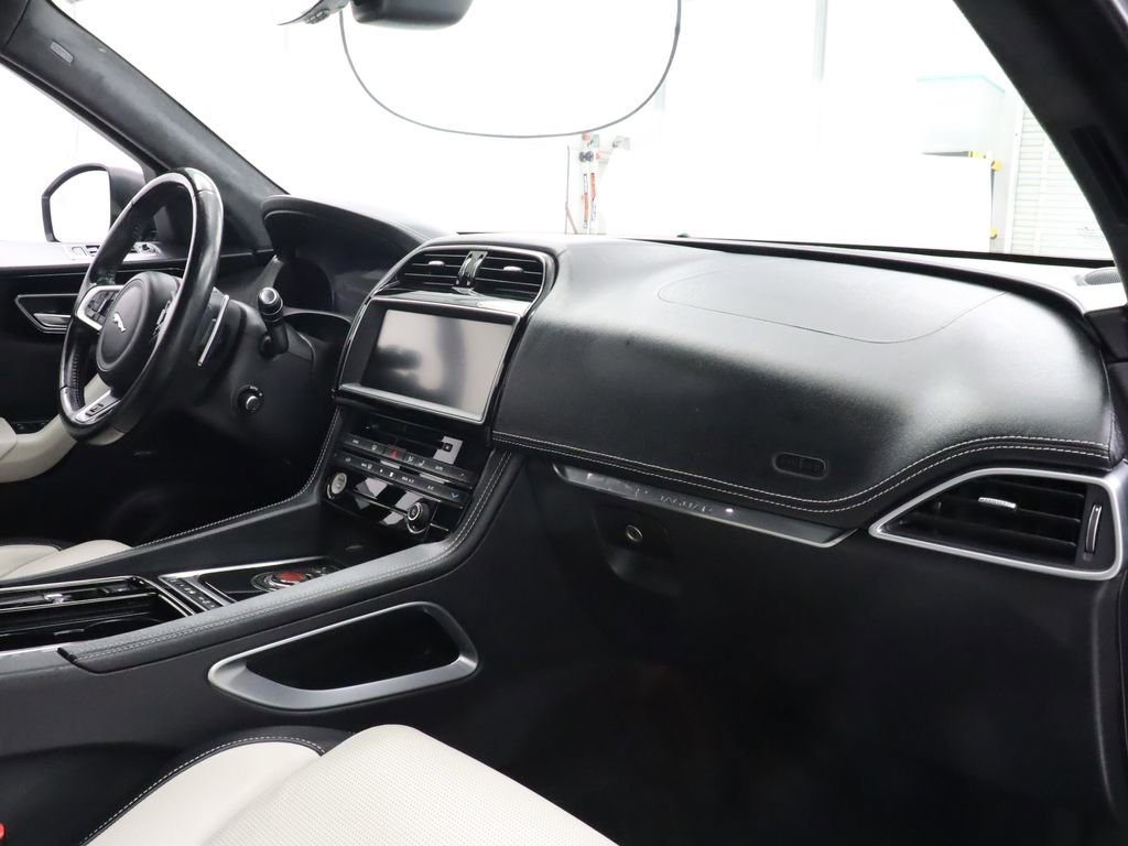 Used 2019 Jaguar F-PACE R-Sport AWD/4WD image 38