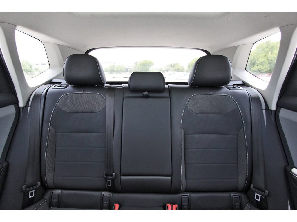 Used 2024 Volkswagen Taos SE w/ Panoramic Sunroof Package FWD image 14