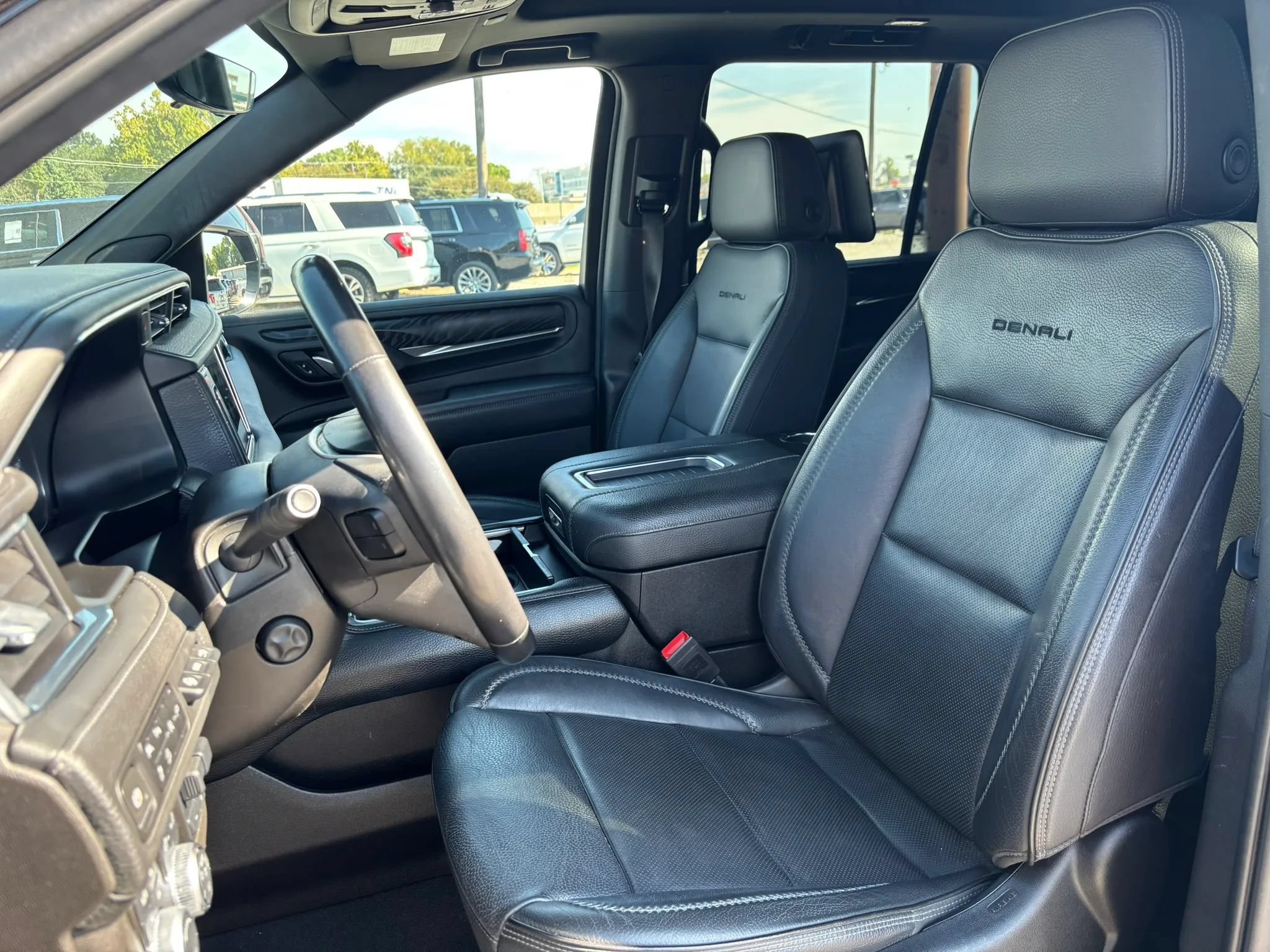 Used 2021 GMC Yukon Denali w/ Denali Ultimate Package AWD/4WD image 13