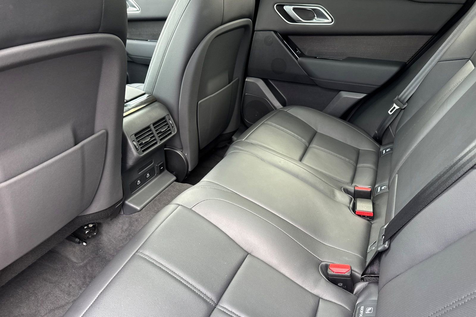 Used 2026 Land Rover Range Rover Velar Dynamic SE image 12