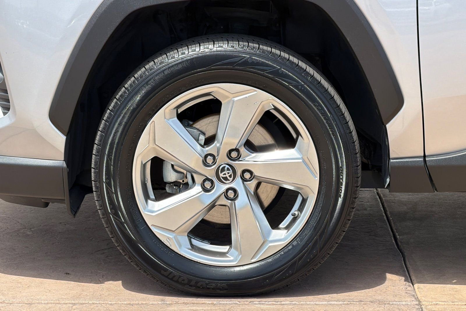 Used 2019 Toyota RAV4 Limited AWD/4WD image 33