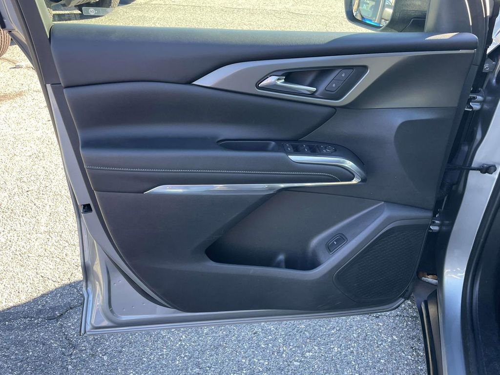 Used 2024 Chevrolet Traverse LT image 23