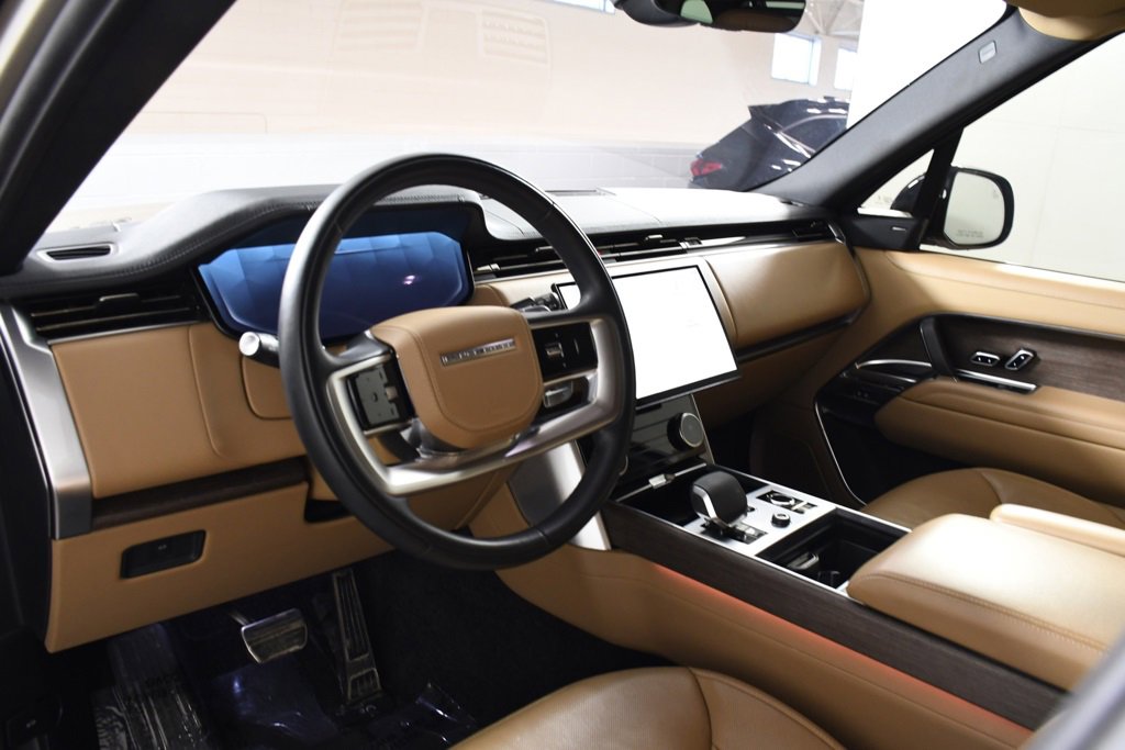 Used 2023 Land Rover Range Rover Long Wheelbase SE image 12
