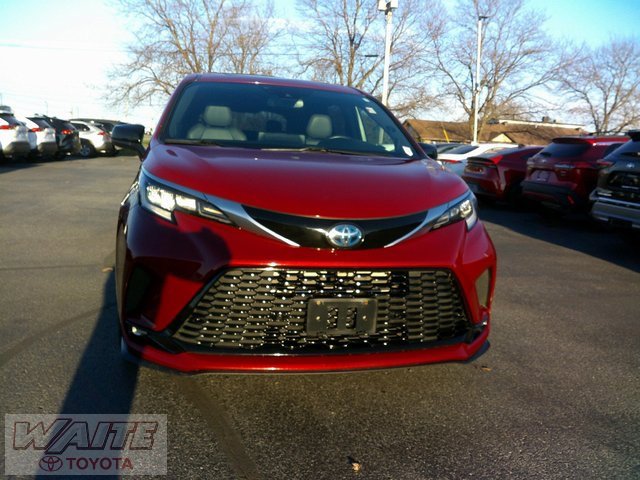 Certified 2021 Toyota Sienna XSE image 6