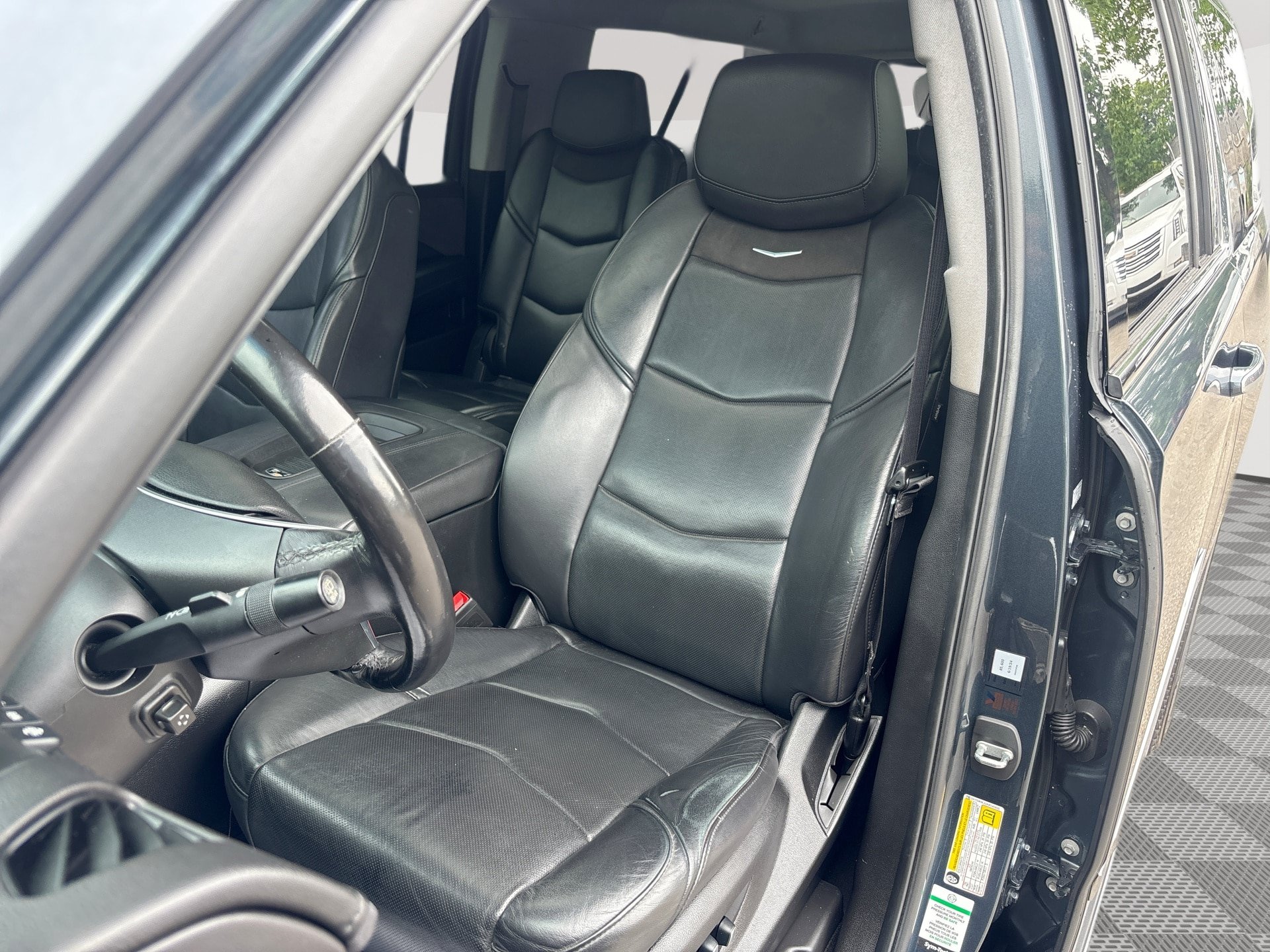 Used 2019 Cadillac Escalade ESV Luxury AWD/4WD image 13
