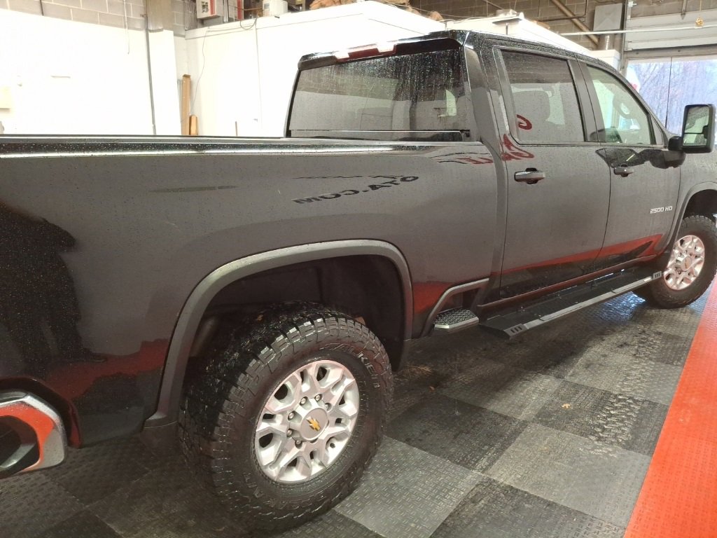 Used 2021 Chevrolet Silverado 2500 LT w/ Convenience Package image 9