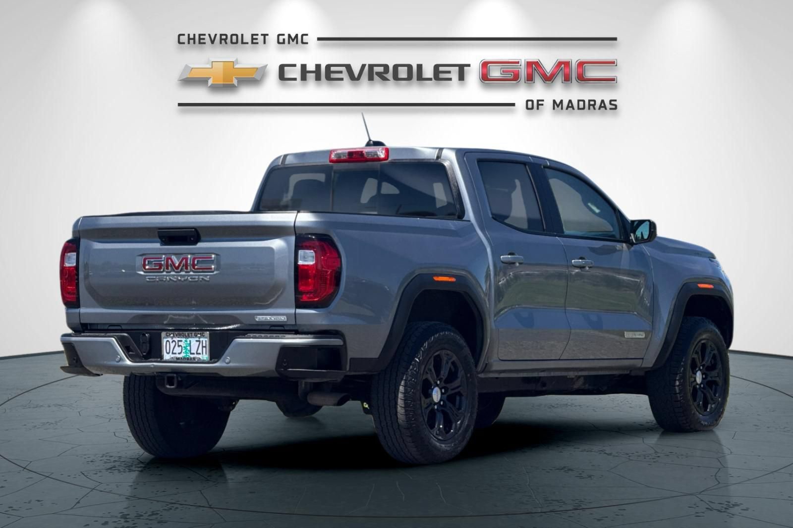 Used 2023 GMC Canyon Elevation w/ Elevation Premium Package RWD image 3