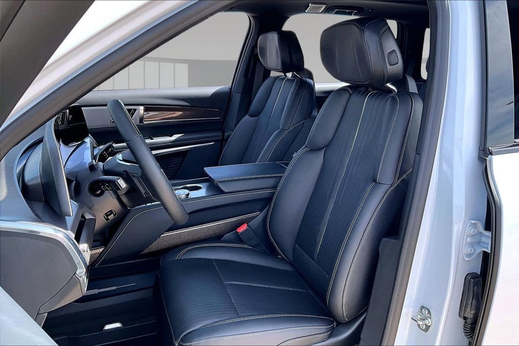 New 2026 Cadillac Vistiq Sport w/ LPO, Floor Liner Package AWD/4WD image 9