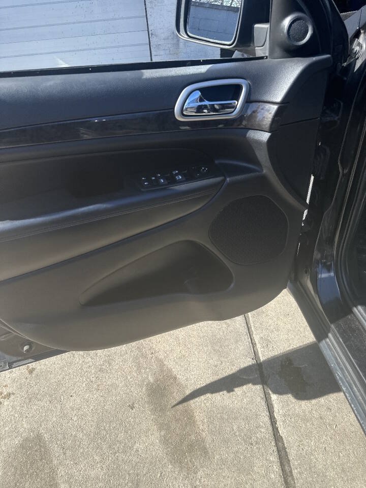 Used 2011 Jeep Grand Cherokee Laredo AWD/4WD image 11