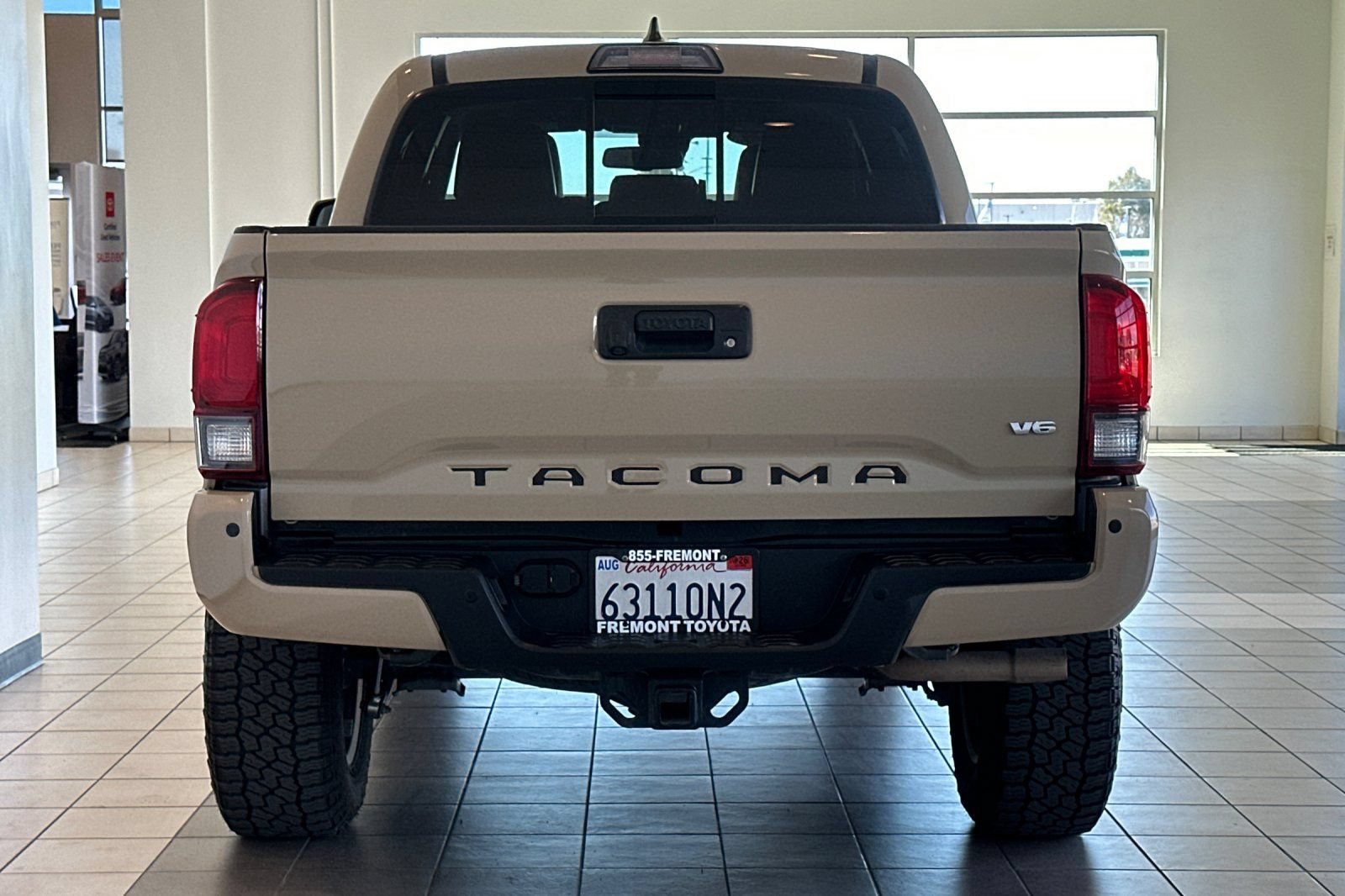 Used 2018 Toyota Tacoma TRD Sport w/ TRD Premium Sport Package RWD image 5
