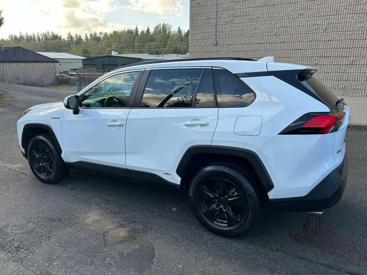 Used 2021 Toyota RAV4 LE AWD/4WD image 7