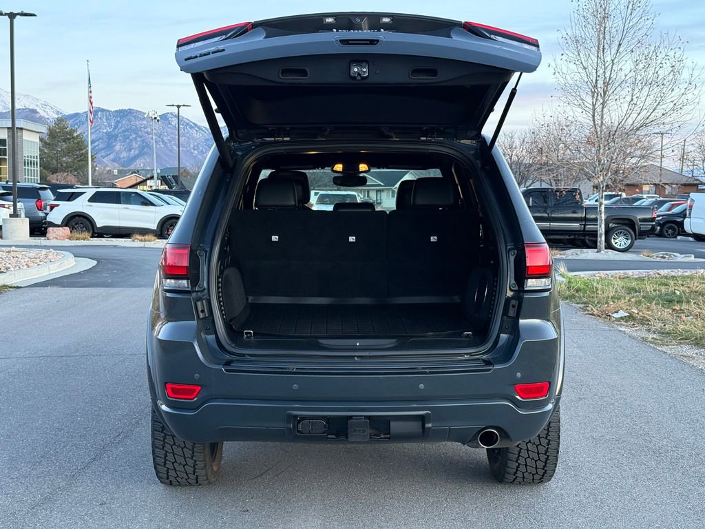 Used 2017 Jeep Grand Cherokee Altitude image 12