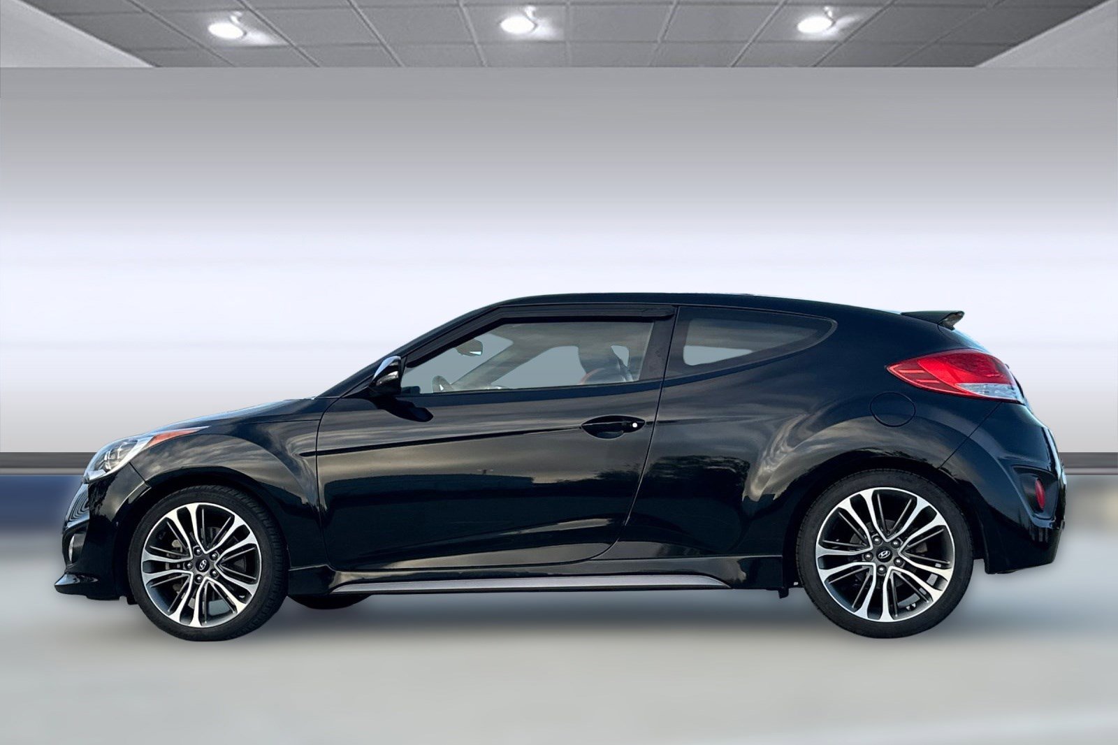 Used 2016 Hyundai Veloster Turbo image 2