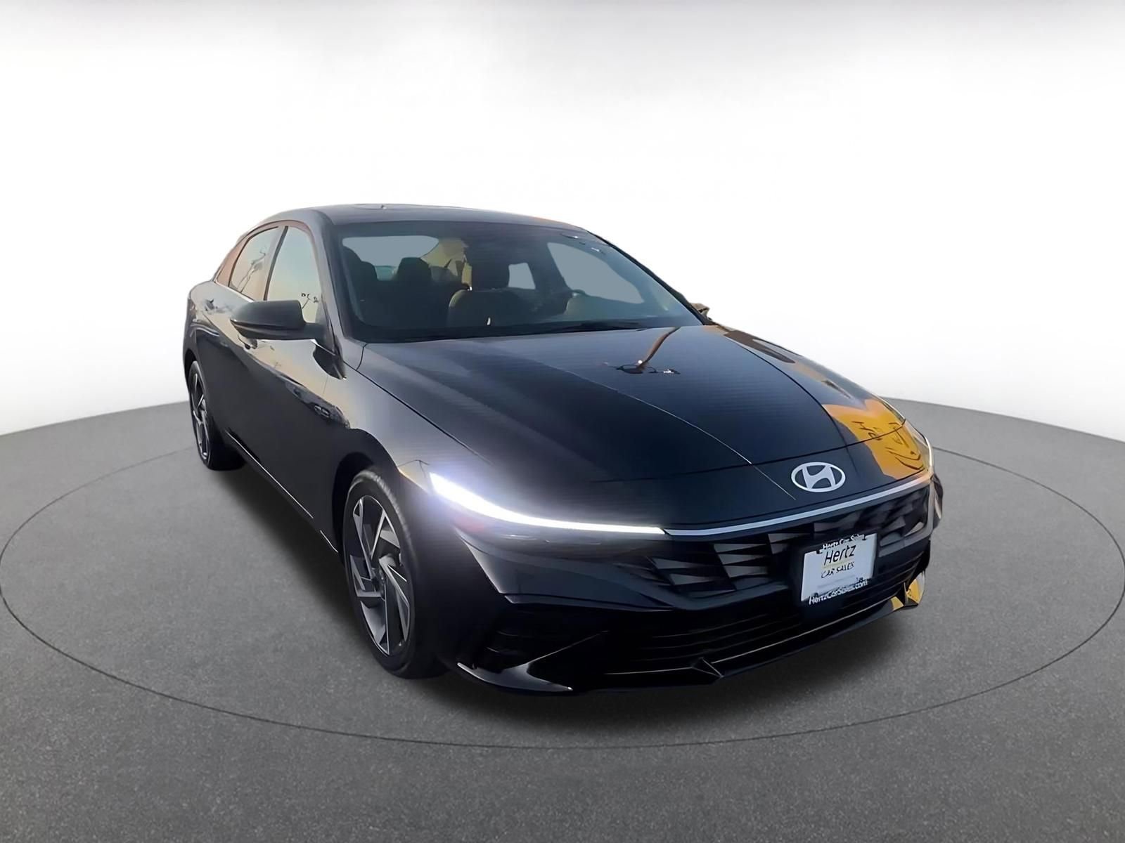 Used 2025 Hyundai Elantra SEL image 3