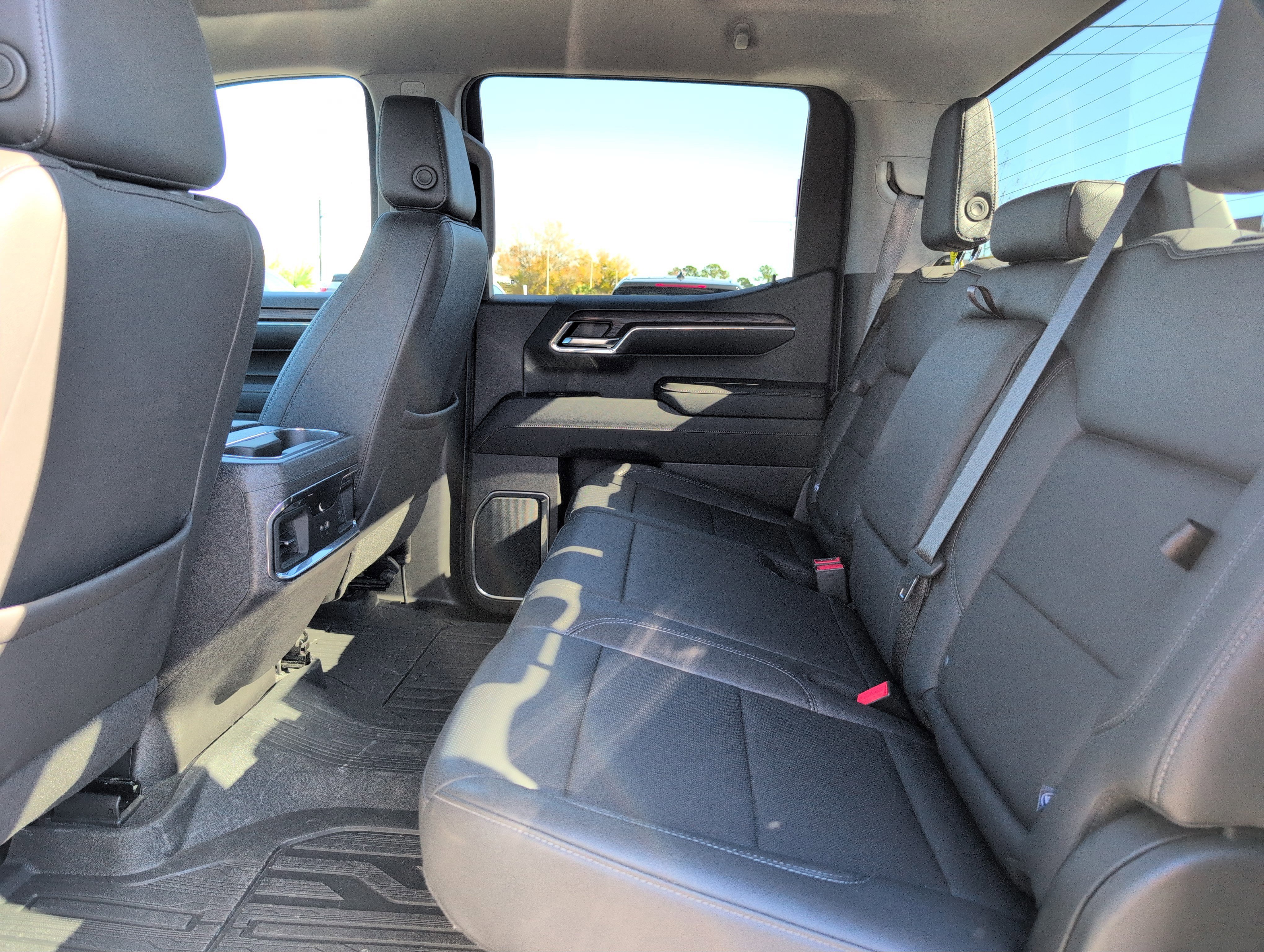 Used 2024 GMC Sierra 1500 SLT w/ SLT Premium Package image 31