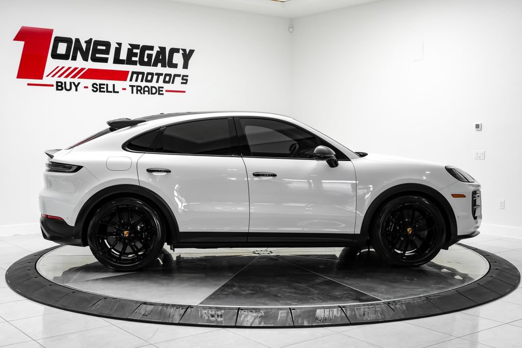 Used 2025 Porsche Cayenne Turbo GT AWD/4WD image 8