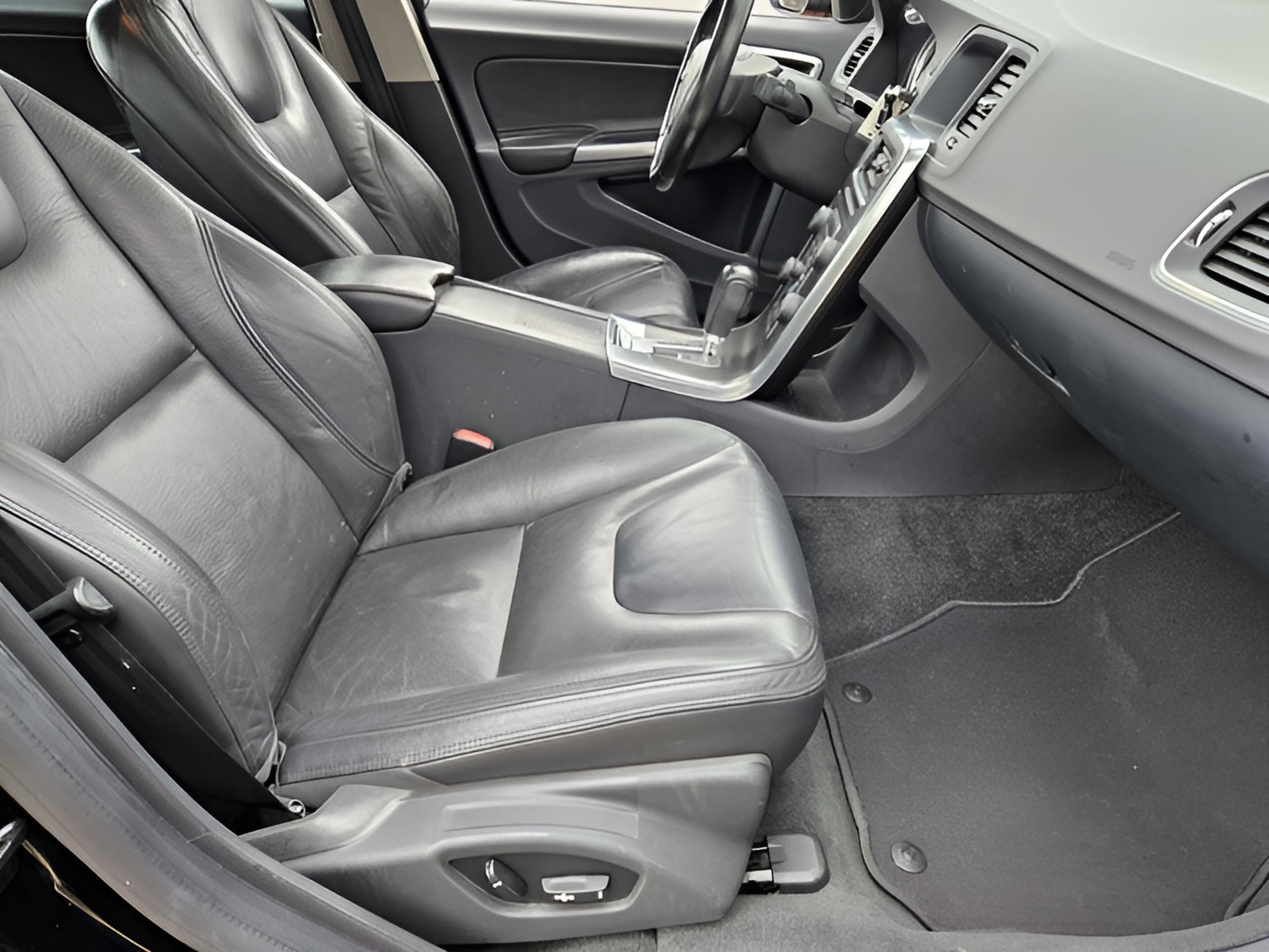 Used 2012 Volvo S60 T5 w/ Climate Pkg image 17