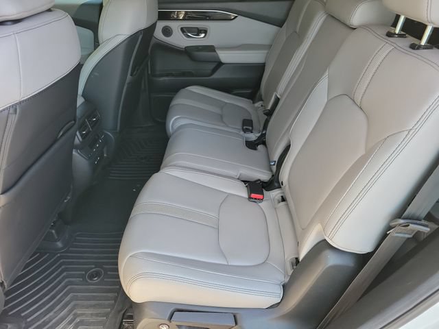 Used 2025 Honda Pilot Touring image 17