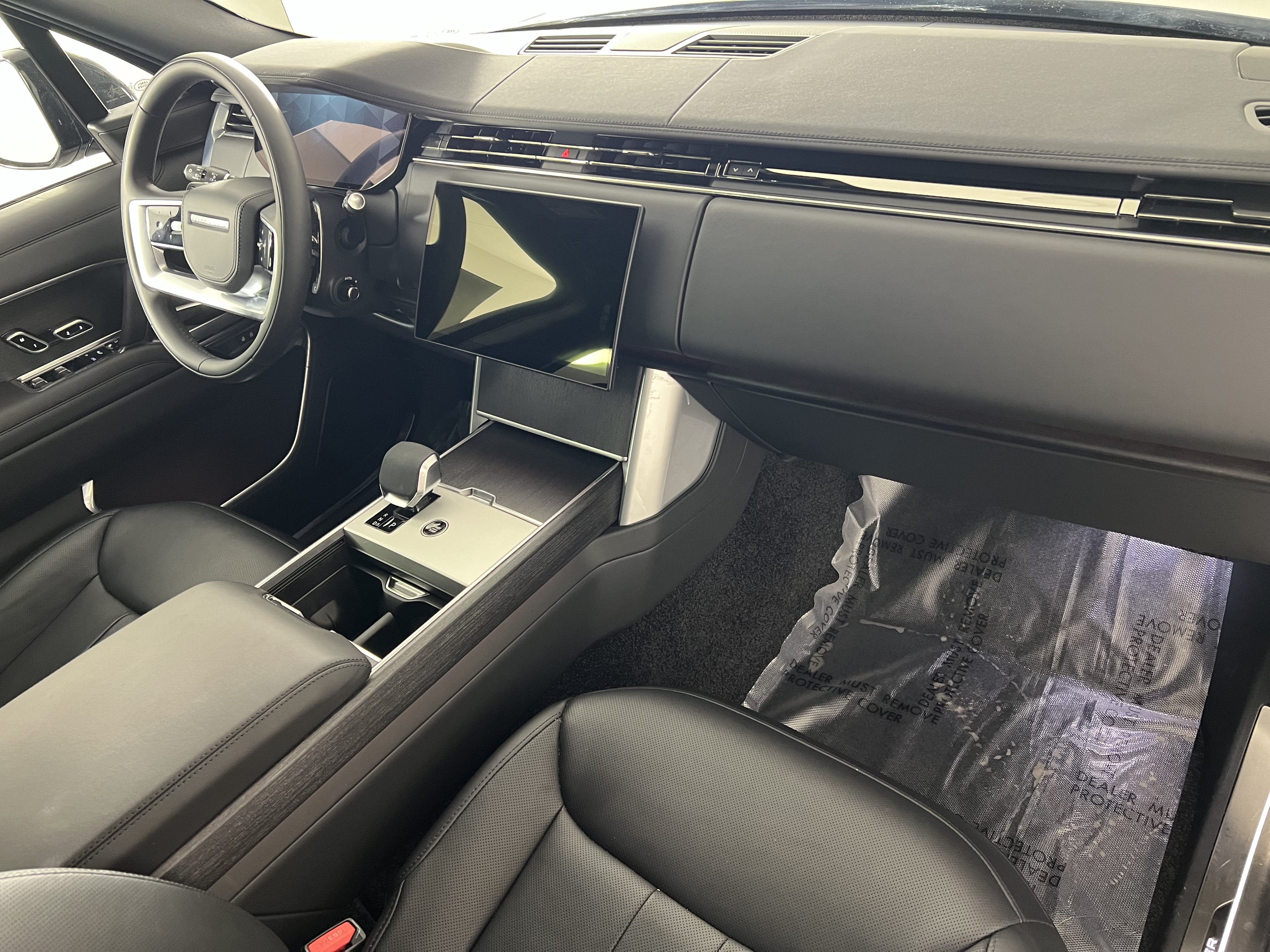Used 2025 Land Rover Range Rover SE AWD/4WD image 25