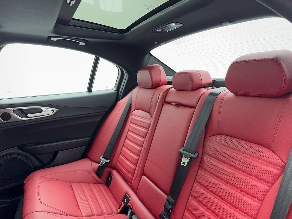 New 2025 Alfa Romeo Giulia Base image 36