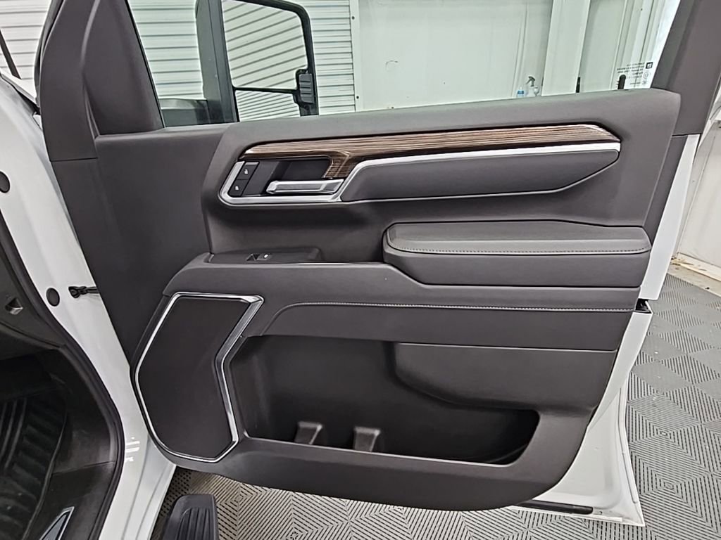 Used 2025 Chevrolet Silverado 2500 LT w/ Convenience Package image 41