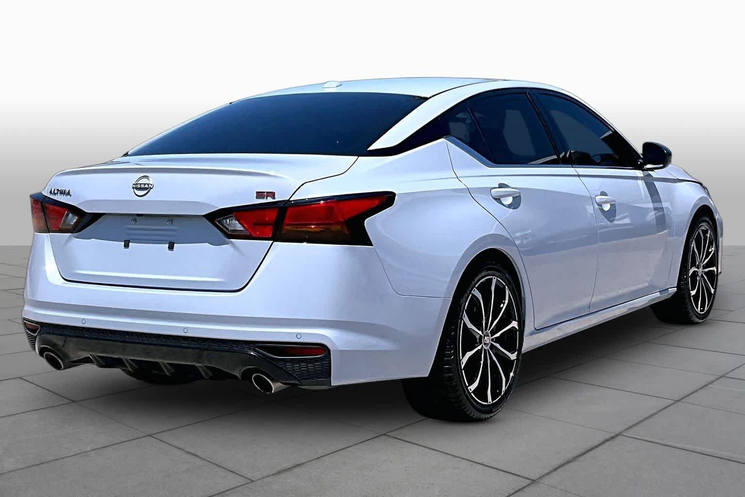 Used 2023 Nissan Altima 2.5 SR FWD image 13
