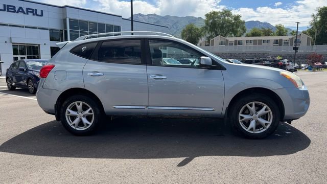 Used 2011 Nissan Rogue SV AWD/4WD image 2