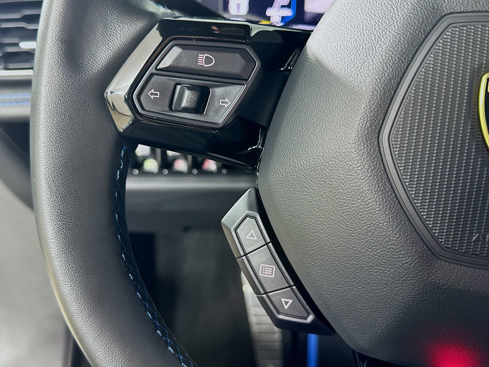 Used 2023 Lamborghini Huracan EVO RWD image 18
