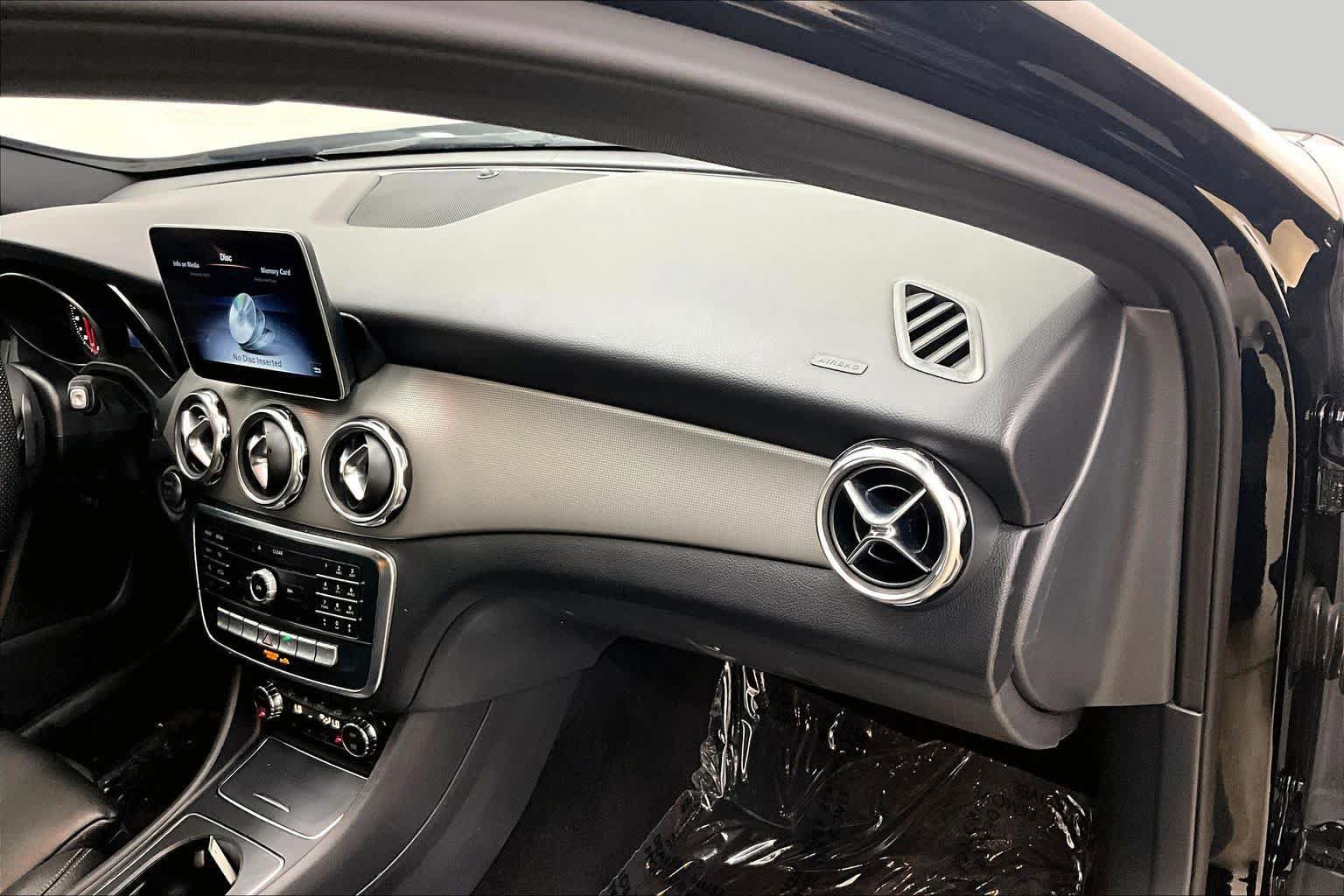 Used 2020 Mercedes-Benz GLA 250 w/ Premium Package image 17