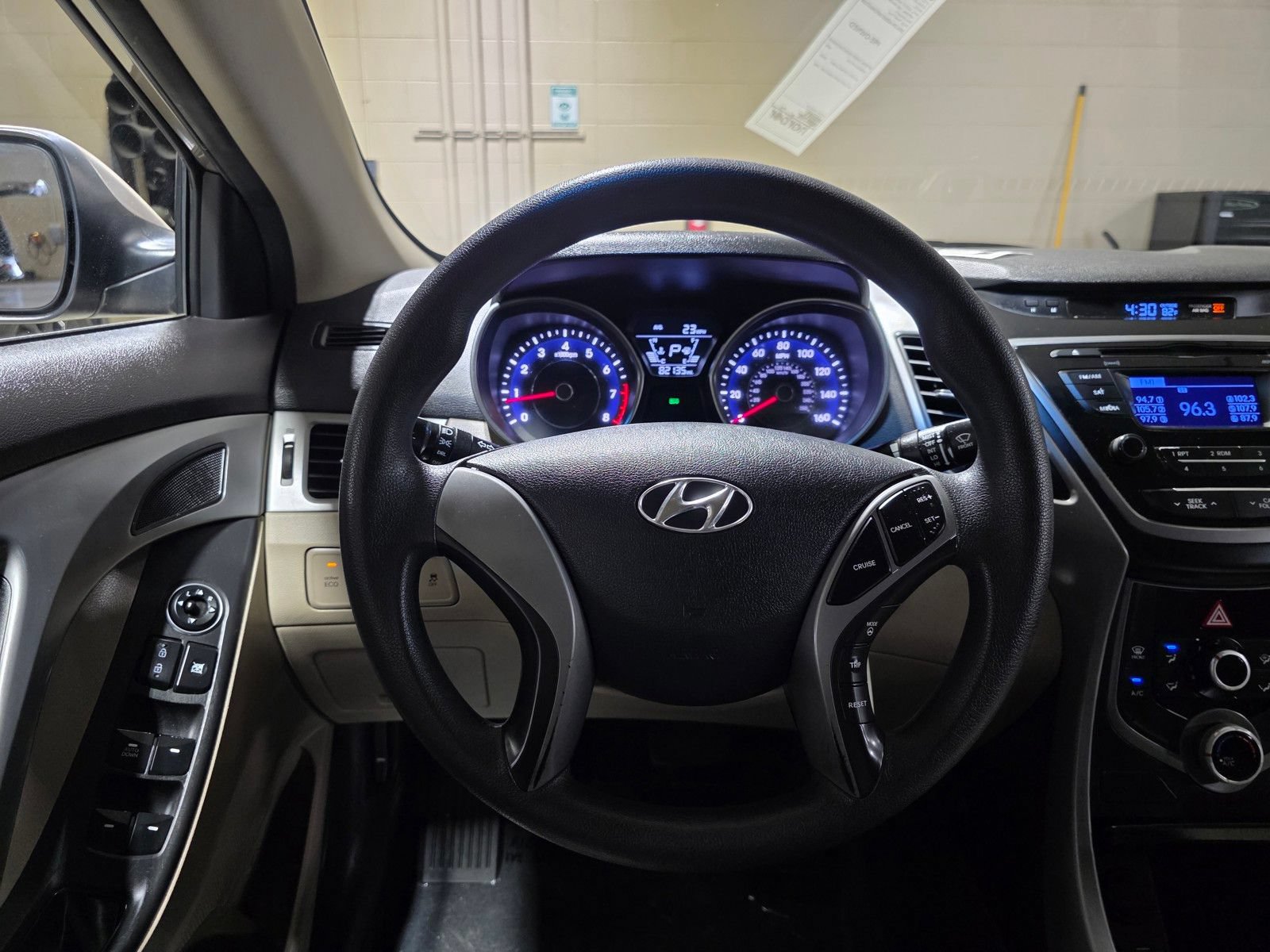 Used 2014 Hyundai Elantra SE FWD image 28