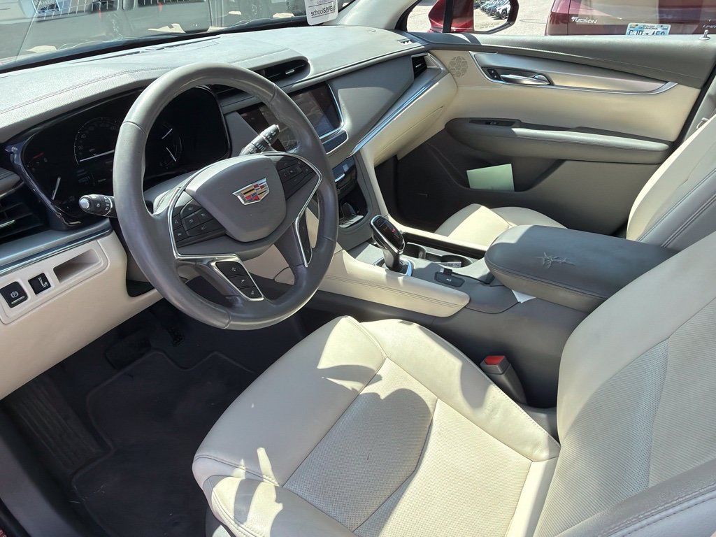 Used 2018 Cadillac XT5 Luxury w/ Driver Awareness Package FWD image 4